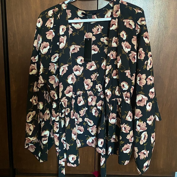 Forever 21 summery floral blouse - brand new - Picture 2 of 4